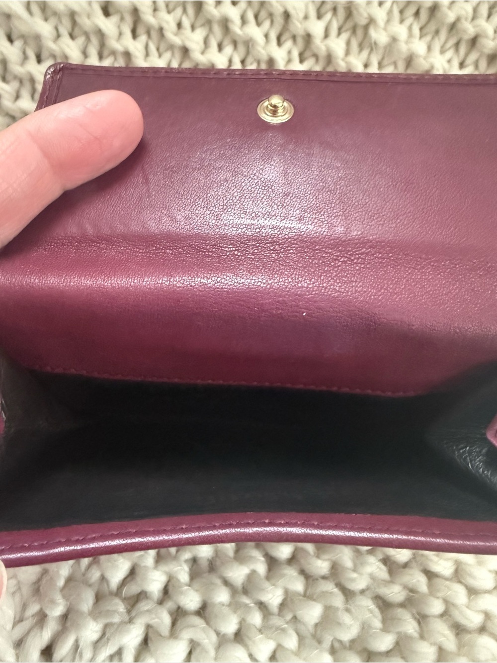 Gucci GG Canvas Compact Wallet in Beige and Plum - Picture 4 of 9